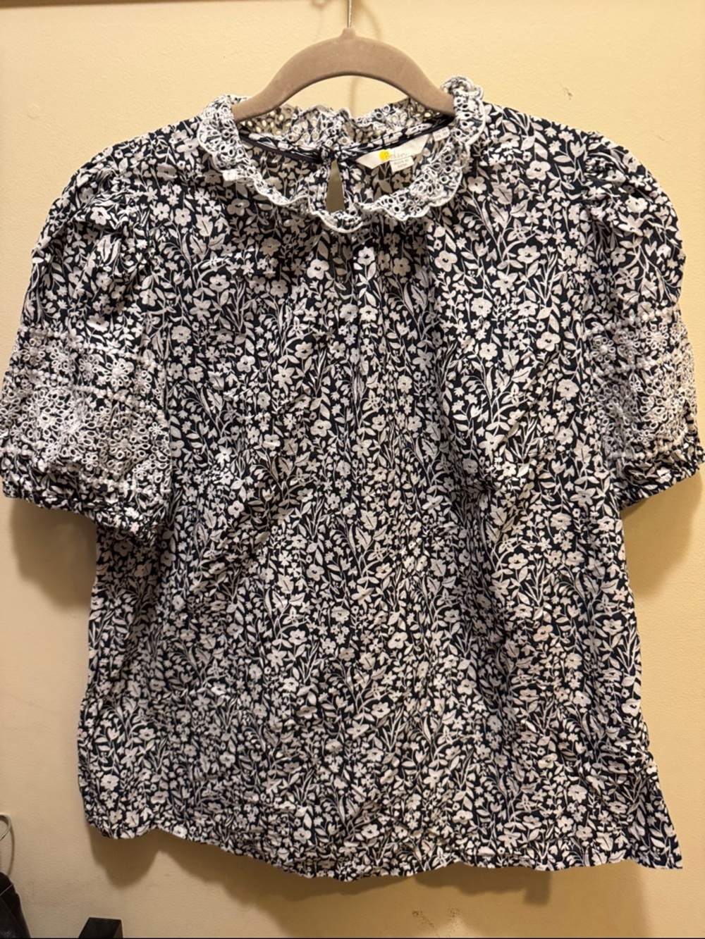 Boden Floral Lace-Trim Women's Top in Black & White